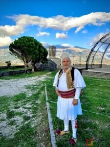 Roland Çenko, interpretues i Monofonisë Gjiokastrite. Foto CHwB