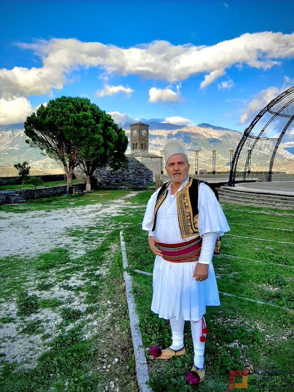 Roland Çenko, interpretues i Monofonisë Gjiokastrite. Foto CHwB
