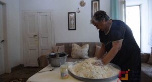 Pergatitja artizanale e trahanase, Gjirokaster. Foto Biant Cami.